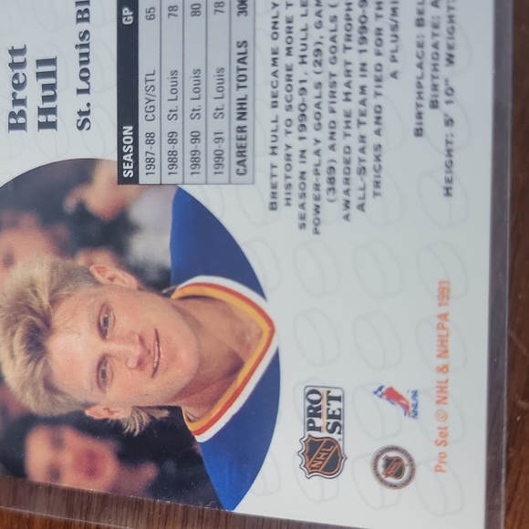 NHL Brett Hull Topps Card Lot - Picture 5 of 5